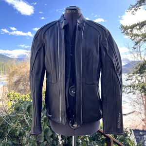 Size M Yamaha Star Women’s Leather Motorcycle Jacket Padded Back Insert CN